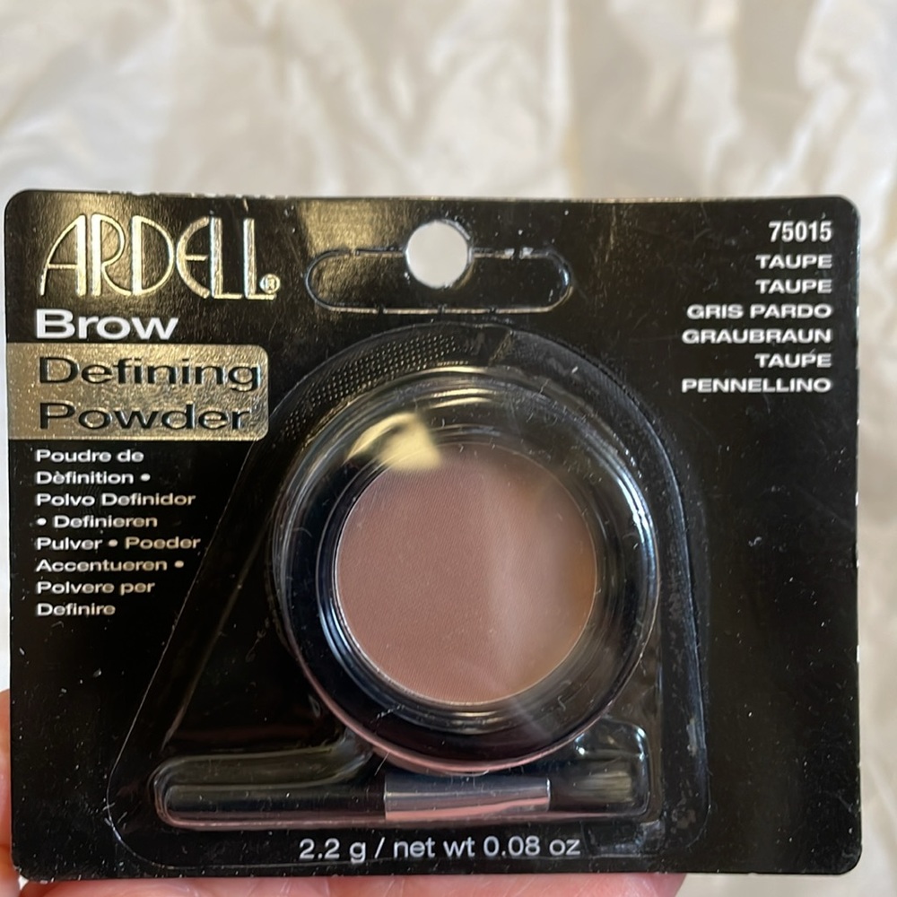 Ardell brow defining powder - Picture 2 of 3